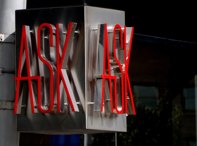 Bots generate questions on Quora